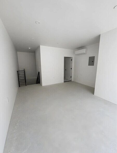 407 Tompkins Ave, Brooklyn, NY à louer - Photo de l’immeuble – Image 3 sur 4