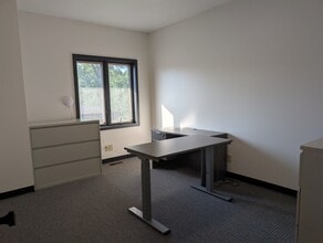 5891 Cedar Lake Rd, Saint Louis Park, MN à louer Photo intérieure– Image 2 sur 9