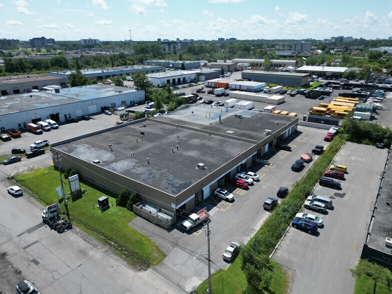 1580-1590 Liverpool Ct, Ottawa, ON à louer - Photo de l’immeuble – Image 3 sur 19
