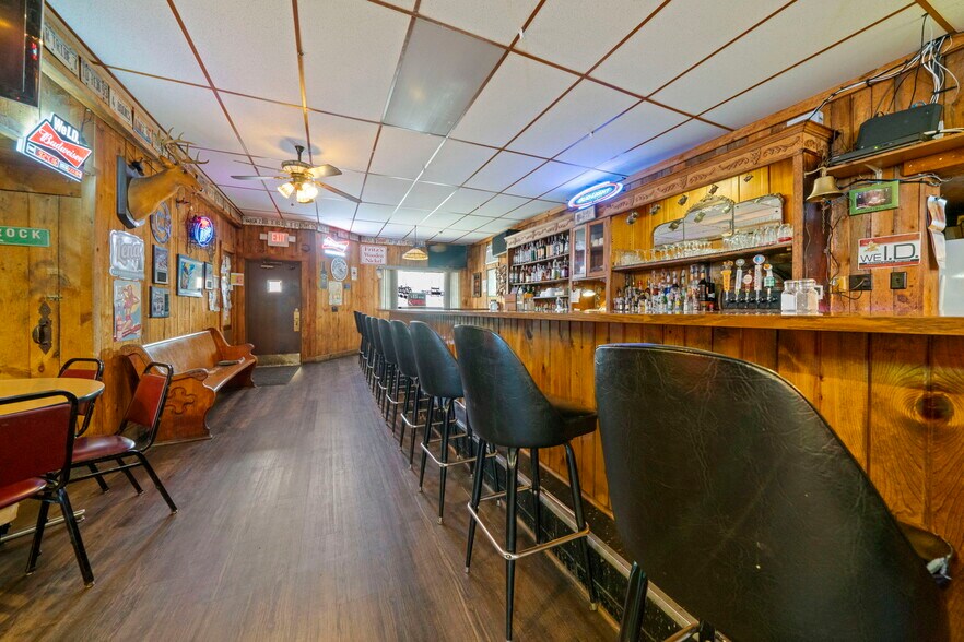 208 N Walnut St, Stillman Valley, IL à vendre - Photo de l’immeuble – Image 3 sur 52