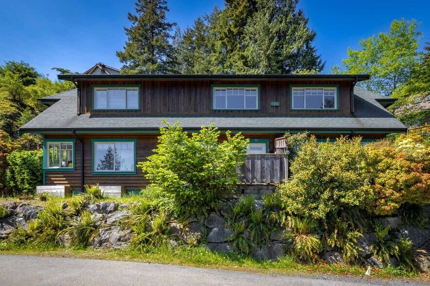 505-507 Bowen Island Trunk rd, Bowen Island, BC à vendre - Photo de l’immeuble – Image 2 sur 10