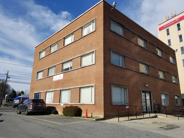 6401 New Hampshire Ave, Hyattsville, MD à louer - Photo de l’immeuble – Image 3 sur 11