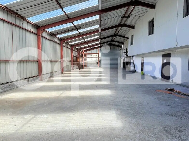 Local d’activités dans Octeville-sur-Mer à louer - Photo de l’immeuble – Image 3 sur 13