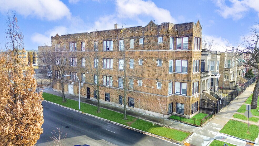 1301 S Avers Ave, Chicago, IL à vendre - Photo de l’immeuble – Image 1 sur 7