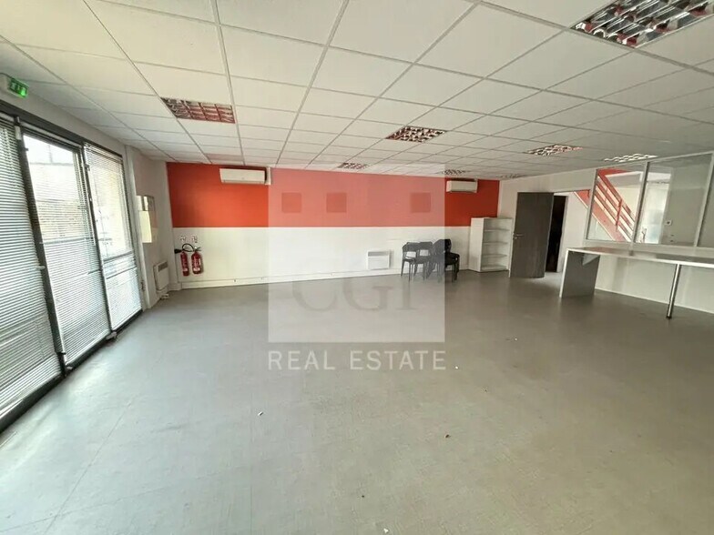 Bureau dans Bron à louer - Photo intérieure – Image 2 sur 8