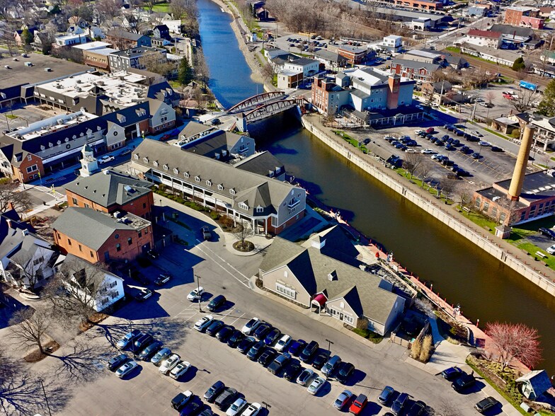 330 Packetts Lndg, Fairport, NY à louer - Photo de l’immeuble – Image 2 sur 8
