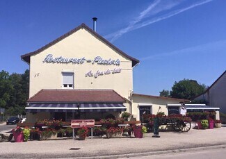 Plus de détails pour Local d’activités à vendre