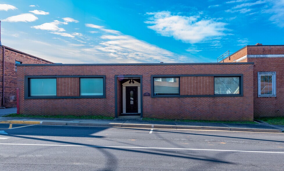 109 W Atlantic St, South Hill, VA à vendre - Photo de l’immeuble – Image 2 sur 91