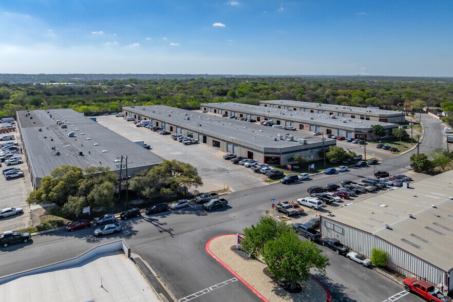 7492-7522 Reindeer Trl, San Antonio, TX à louer - Aérien – Image 3 sur 6