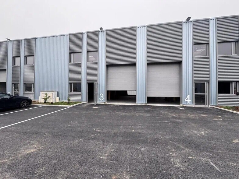 Local d'activités dans Saint-Vulbas à vendre - Photo de l’immeuble – Image 1 sur 6