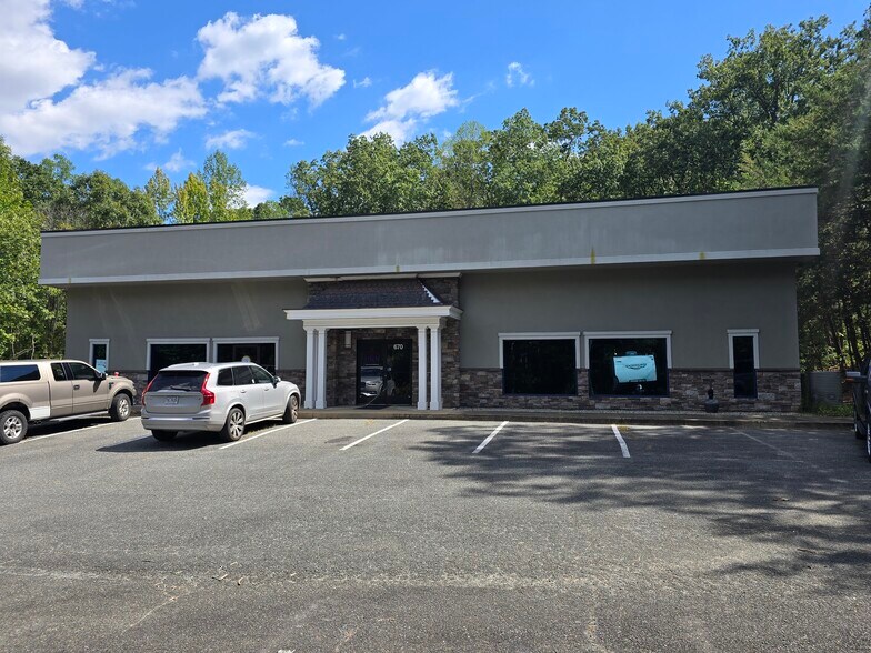 670 Cambridge St, Fredericksburg, VA à vendre - Photo de l’immeuble – Image 1 sur 10