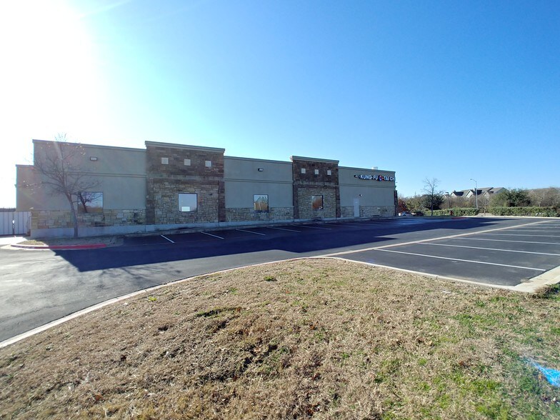 2401 S A W Grimes Blvd, Round Rock, TX à vendre - Photo de l’immeuble – Image 2 sur 13