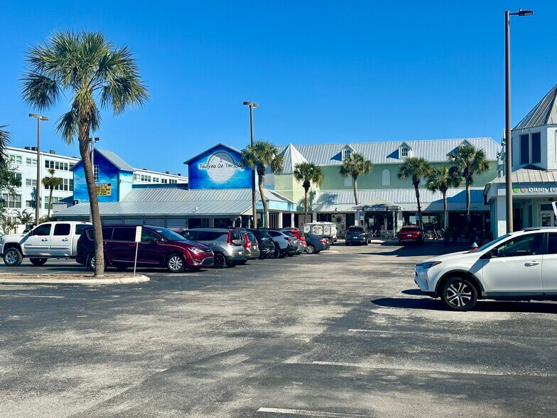 5501 Gulf Blvd, Saint Pete Beach, FL à louer - Photo de l’immeuble – Image 2 sur 5