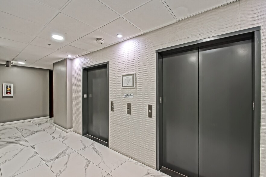 18377 Beach Blvd, Huntington Beach, CA à louer - Hall d’entrée – Image 2 sur 24