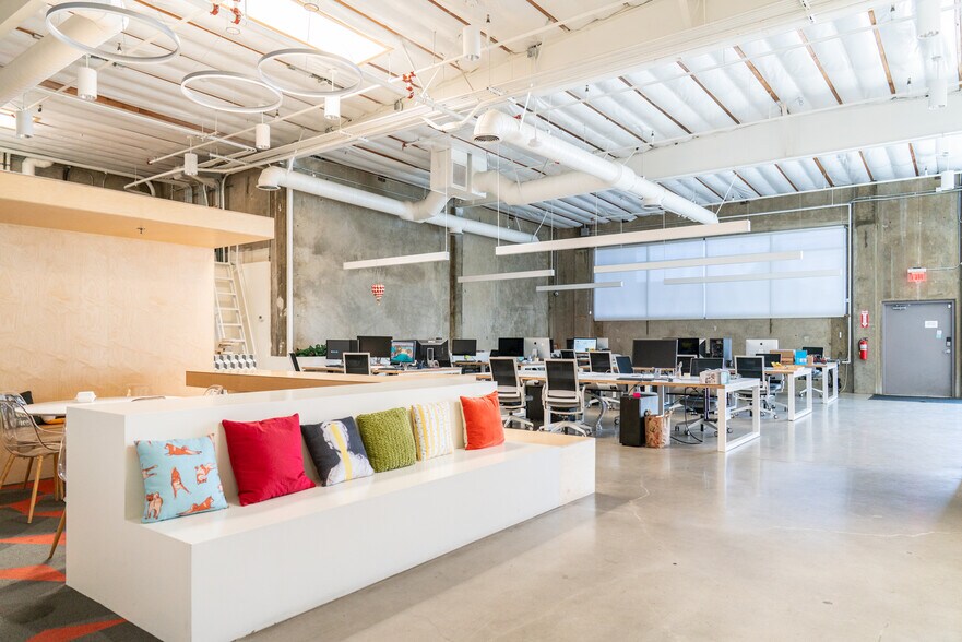 1109 N Virgil Ave, Los Angeles, CA à louer - Photo de l’immeuble – Image 3 sur 19
