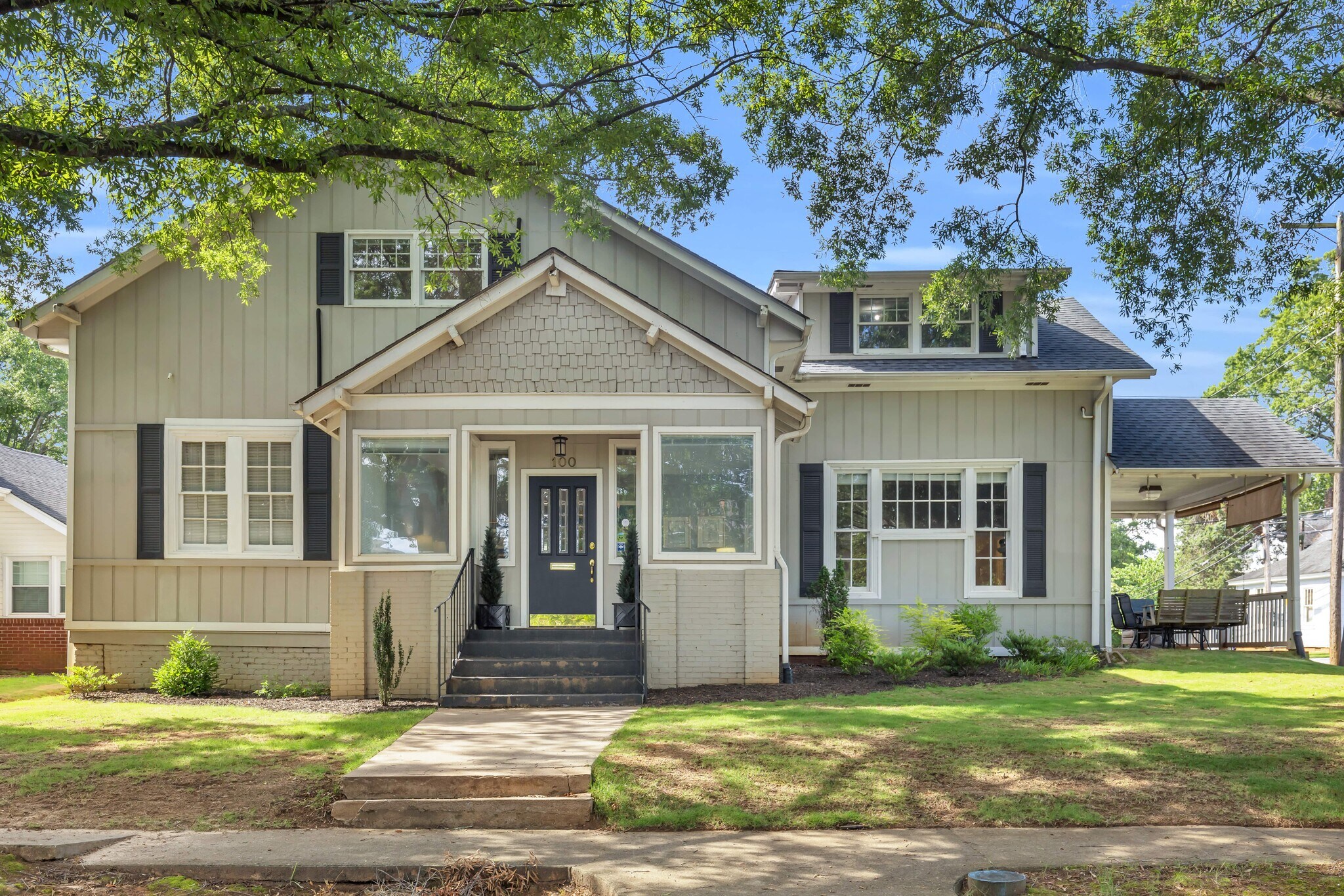 100 Whitsett St, Greenville, SC à louer Photo de l’immeuble– Image 1 sur 13
