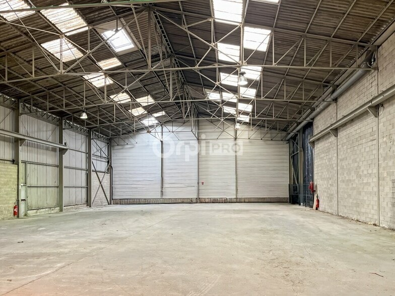 Industriel/Logistique dans Aubagne à vendre - Photo de l’immeuble – Image 3 sur 16