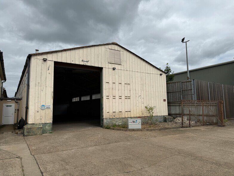 Ministry Rd, Thatcham à louer - Photo de l’immeuble – Image 1 sur 4