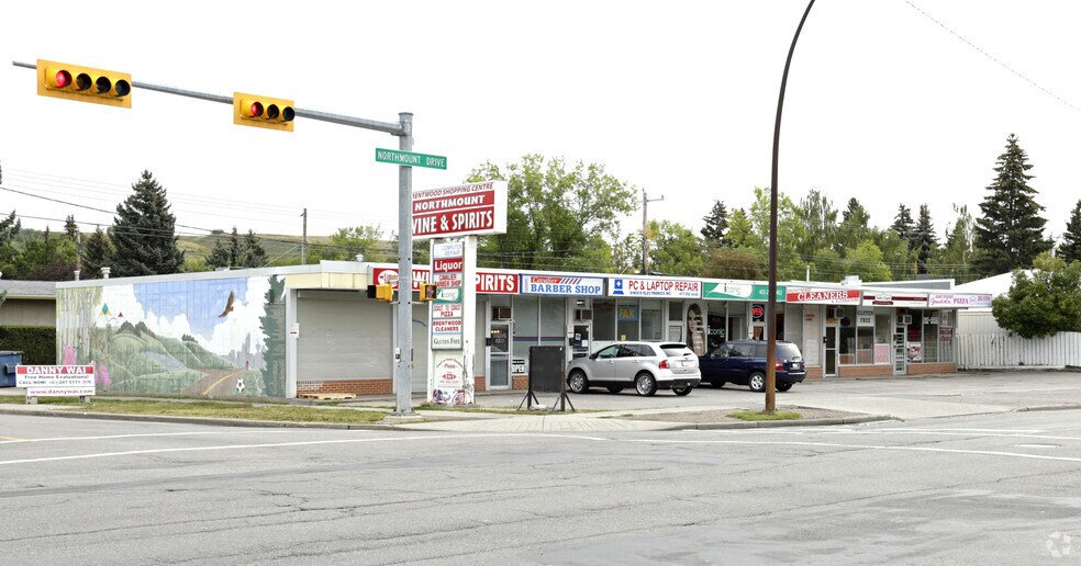 1330-1340 Northmount Dr NW, Calgary, AB à vendre - Photo de l’immeuble – Image 3 sur 7