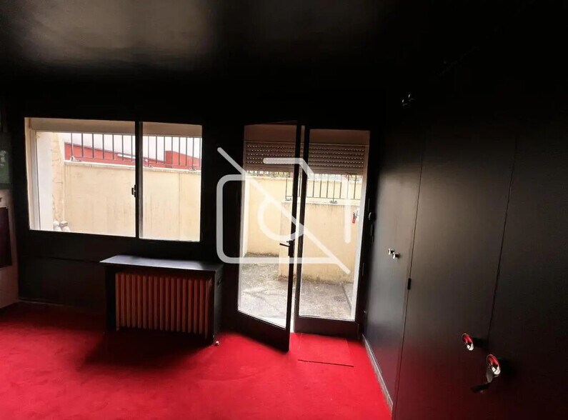 Local d’activités dans Montrouge à louer - Photo de l’immeuble – Image 1 sur 2