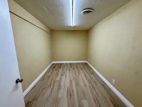 2039 W Bonanza Rd, Las Vegas, NV à louer Photo intérieure– Image 2 sur 8