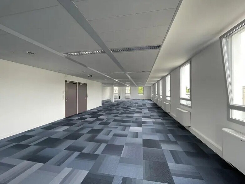 11 Rue Pascal, Bron à louer - Photo de l’immeuble – Image 3 sur 9
