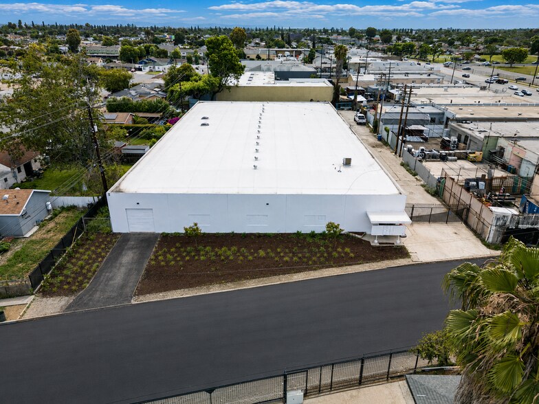 2728 N Slater Ave, Compton, CA à louer - Photo de l’immeuble – Image 2 sur 11