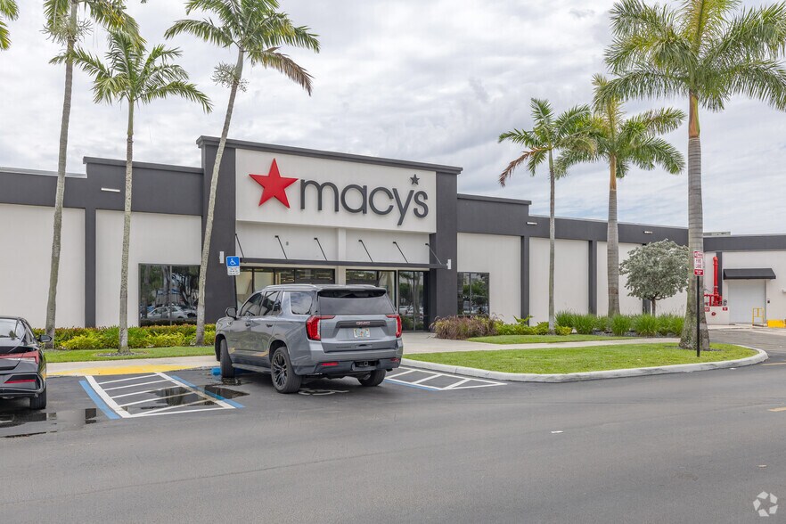 7795 W Flagler St, Miami, FL à louer - Photo de l’immeuble – Image 2 sur 5