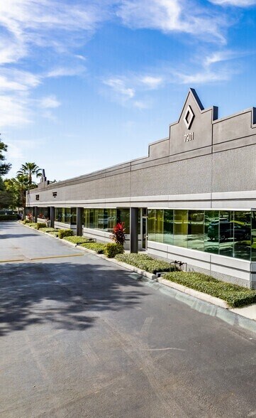 7901 Kingspointe Pky, Orlando, FL à vendre - Photo de l’immeuble – Image 3 sur 25