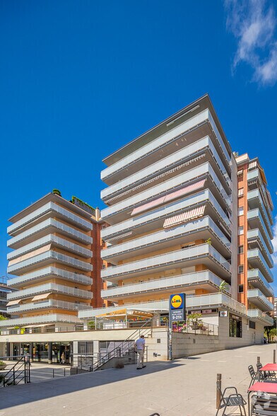 Immeuble residentiel dans Castelldefels, Barcelona à vendre - Photo de l’immeuble – Image 2 sur 2