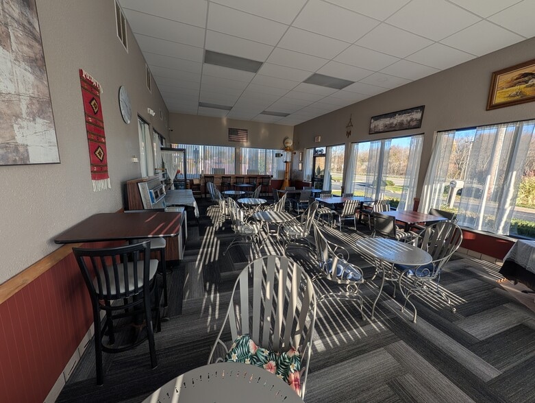 1225 N Main St, Adrian, MI à louer - Photo intérieure – Image 3 sur 6