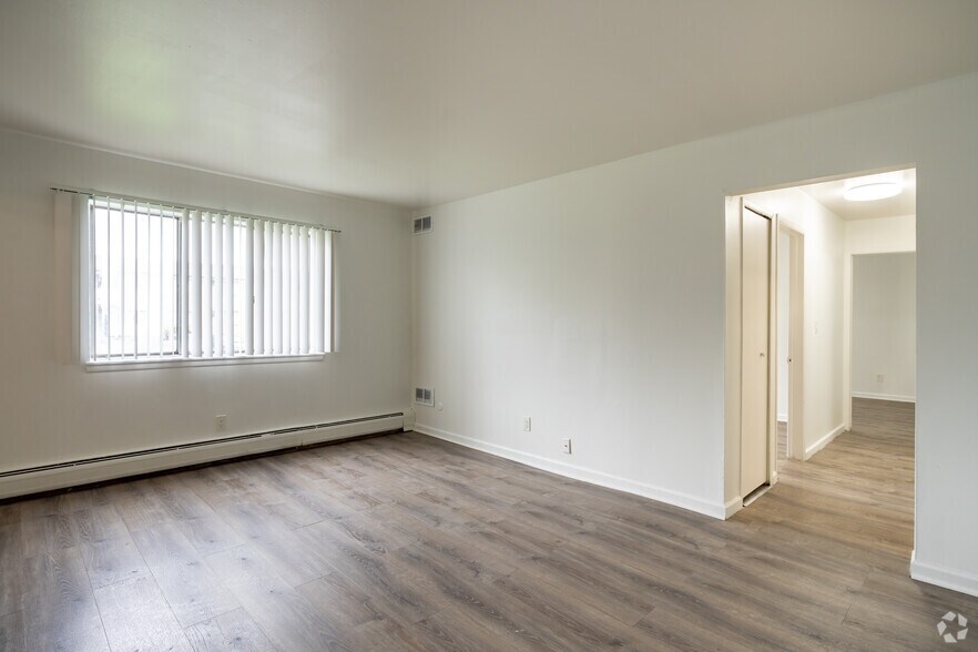 21516 Dequindre Rd, Warren, MI à vendre - Photo intérieure – Image 3 sur 22