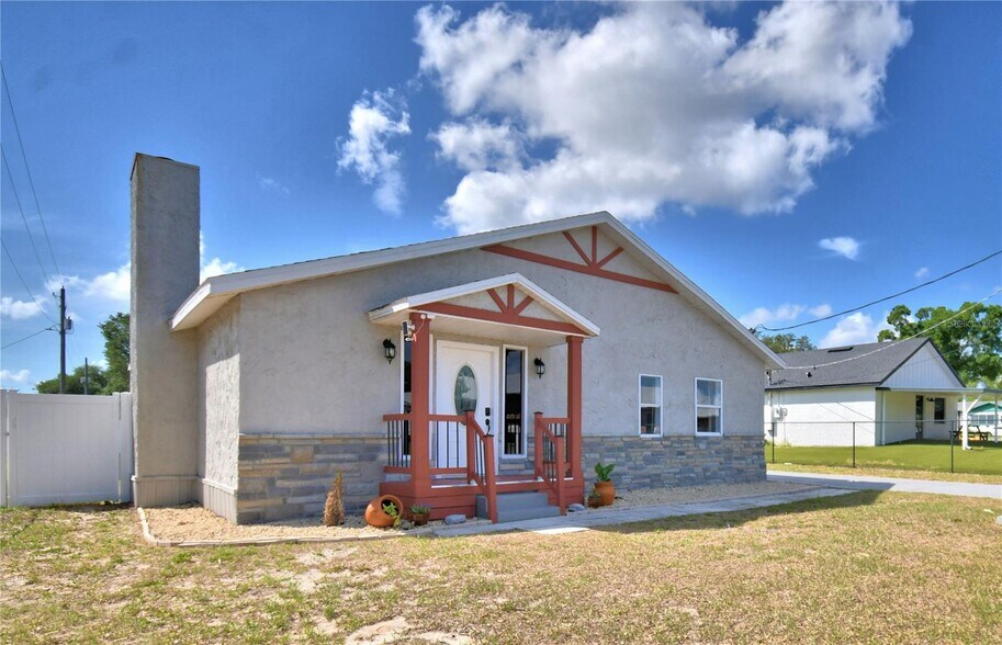 208 Center St, Auburndale, FL à vendre - Photo principale – Image 1 sur 57