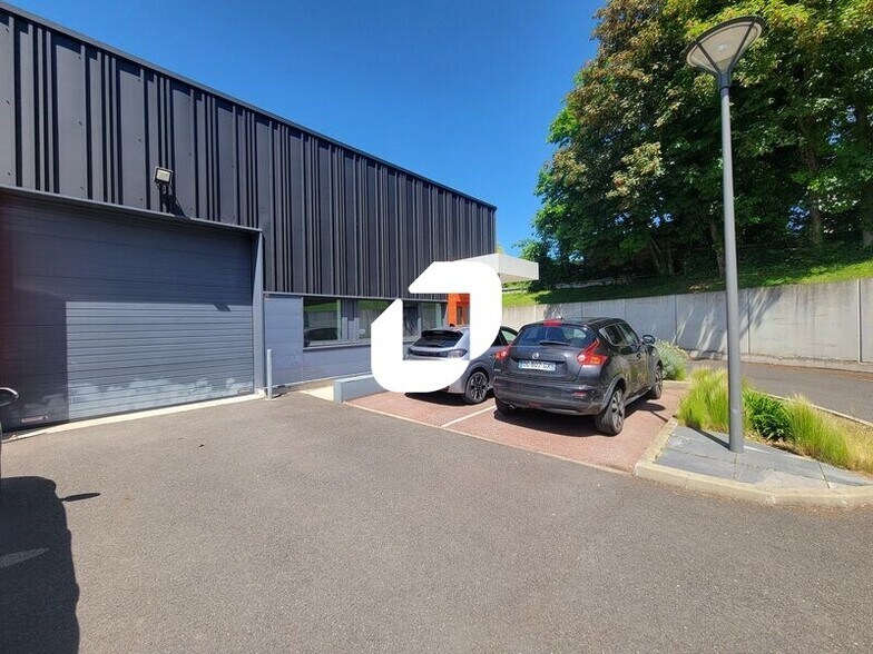 Local d’activités dans Palaiseau à louer - Photo de l’immeuble – Image 1 sur 10