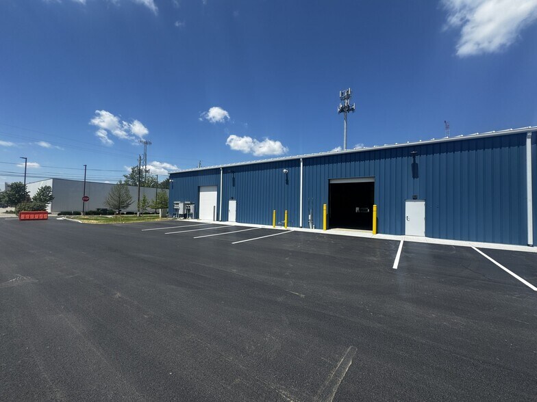 8343 Masters Rd, Indianapolis, IN à louer - Photo de l’immeuble – Image 3 sur 5