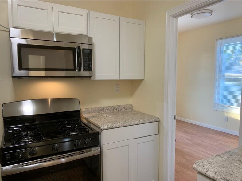 227 Hillside Ave, Waterbury, CT à vendre - Photo de l’immeuble – Image 3 sur 12