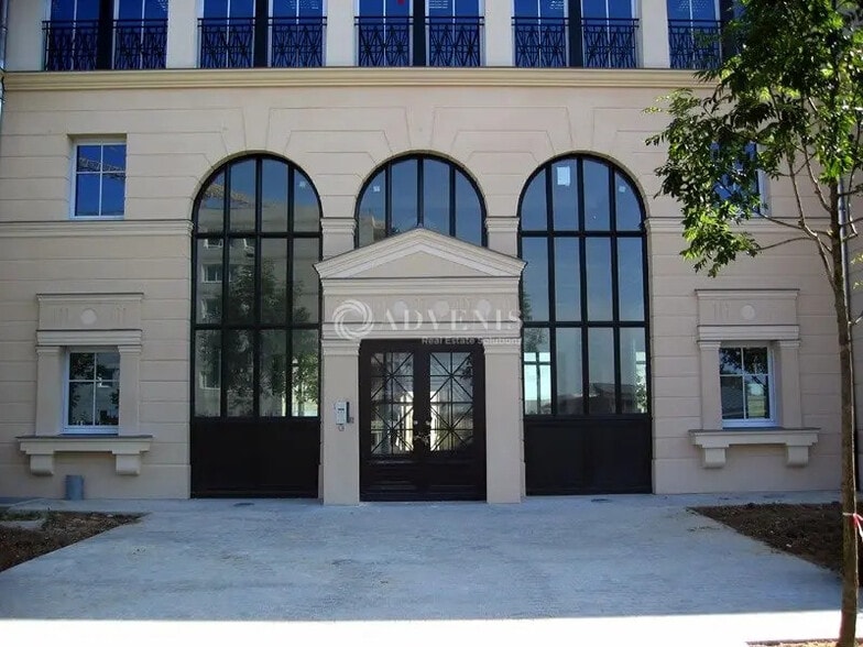 10 Rue De La Fontaine Rouge, Chessy à louer - Photo de l’immeuble – Image 2 sur 2