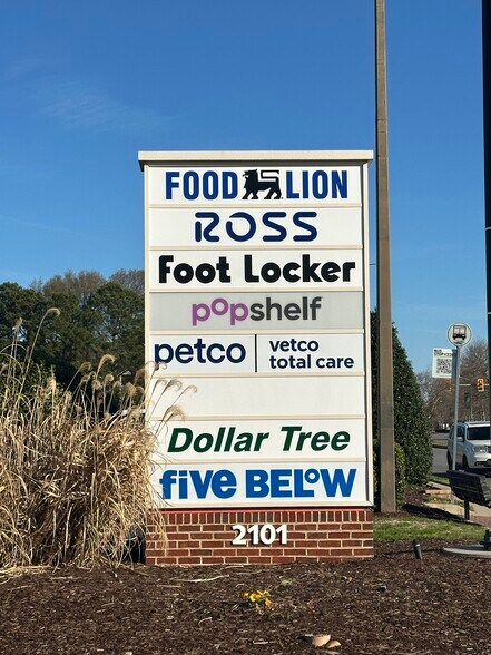2101 Coliseum Dr, Hampton, VA à louer - Photo de l’immeuble – Image 2 sur 5