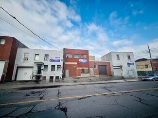 Plus de détails pour 2425 Rue Holt, Montréal, QC - Local commercial à vendre