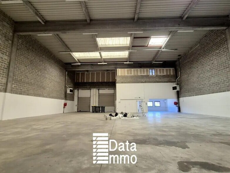 Industriel/Logistique dans Lieusaint à louer - Photo de l’immeuble – Image 3 sur 7