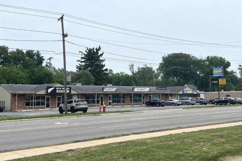 2112-2138 N Reynolds Rd, Toledo, OH à vendre - Photo de l’immeuble – Image 3 sur 5