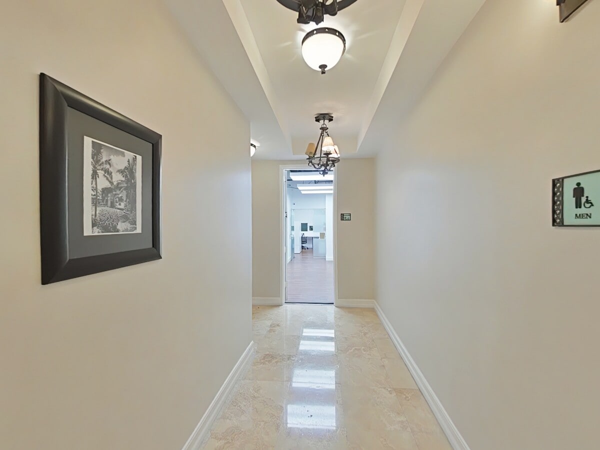 1607 Ponce de Leon, Coral Gables, FL 33134 - Lot 201 - - Photo intérieure - Image 1 of 19