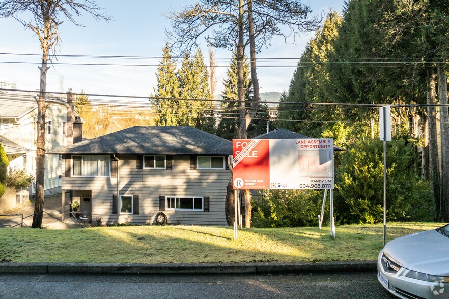 3360-3362 Henry St, Port Moody, BC à vendre - Photo de l’immeuble – Image 2 sur 3