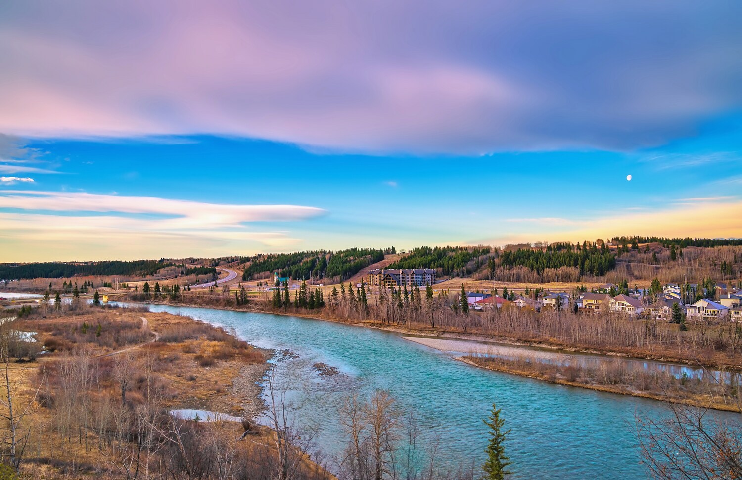 SE Corner Cowboy Trl & James Walker Trl, Cochrane, AB à louer Photo de l’immeuble– Image 1 sur 3