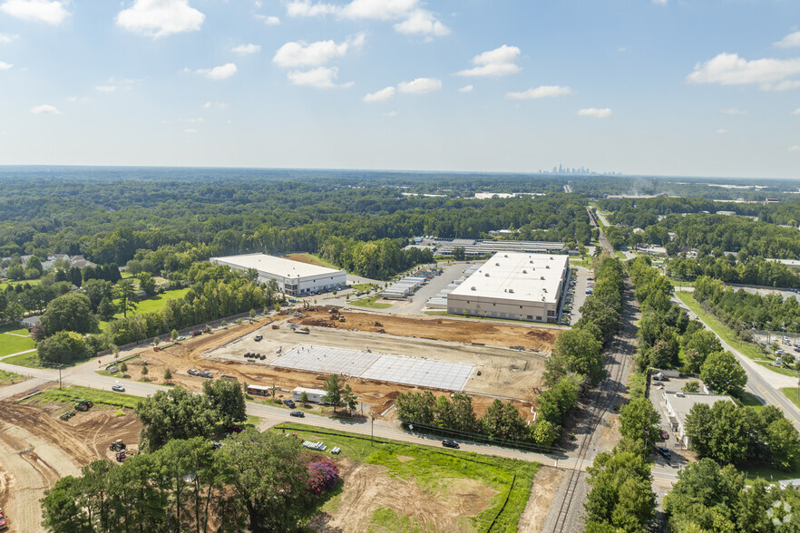 4330 Silverpark Dr, Charlotte, NC à louer - Photo de l’immeuble – Image 3 sur 14