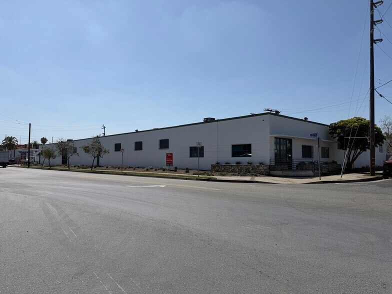 11100 Hindry Ave, Los Angeles, CA à louer - Photo de l’immeuble – Image 2 sur 2