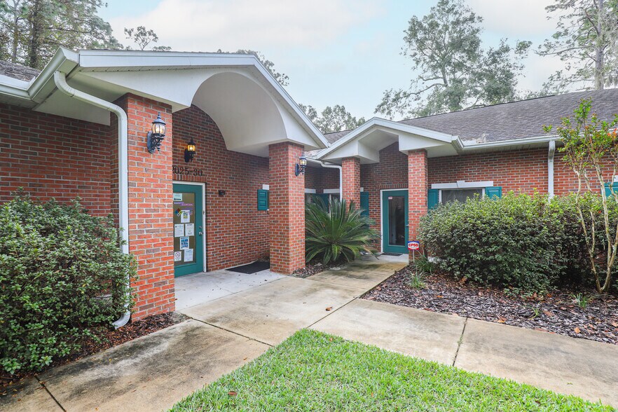 2025 SW 75th St, Gainesville, FL à louer - Photo de l’immeuble – Image 1 sur 12