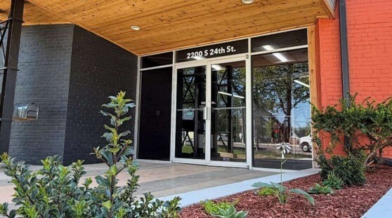 2200 S 24th St, Omaha, NE à louer - Photo de l’immeuble – Image 3 sur 11