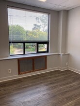 1123-1125 New Britain Ave, West Hartford, CT à louer Photo intérieure– Image 2 sur 2