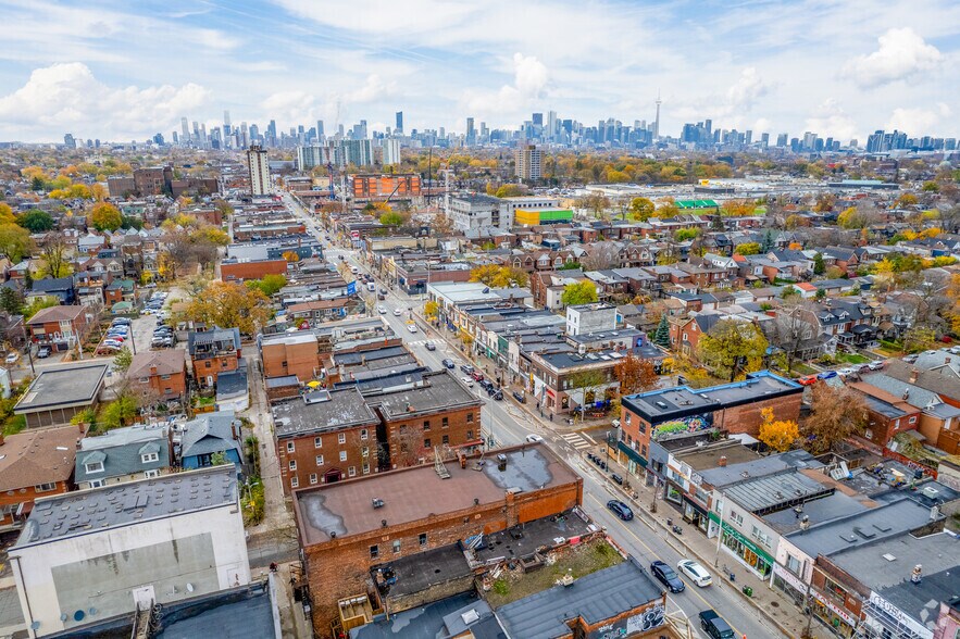 1195 Bloor St W, Toronto, ON à louer - Aérien – Image 2 sur 9